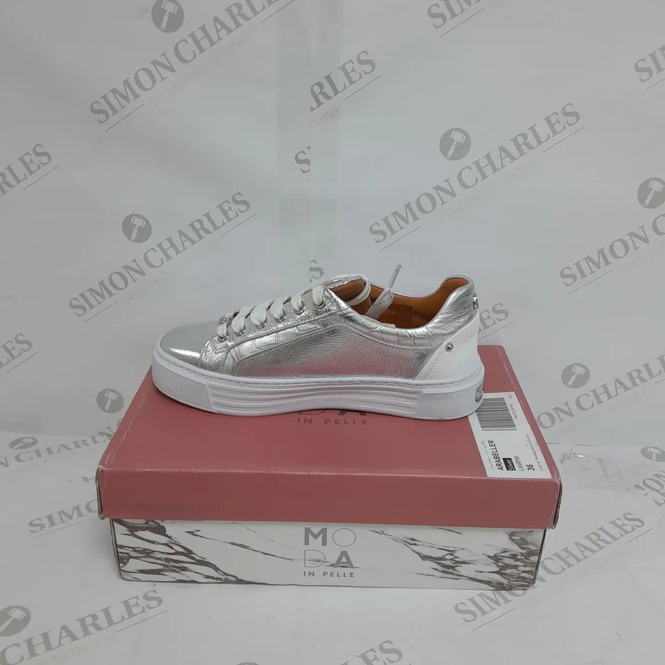 MODA LACE UP TRAINERS SIZE 3