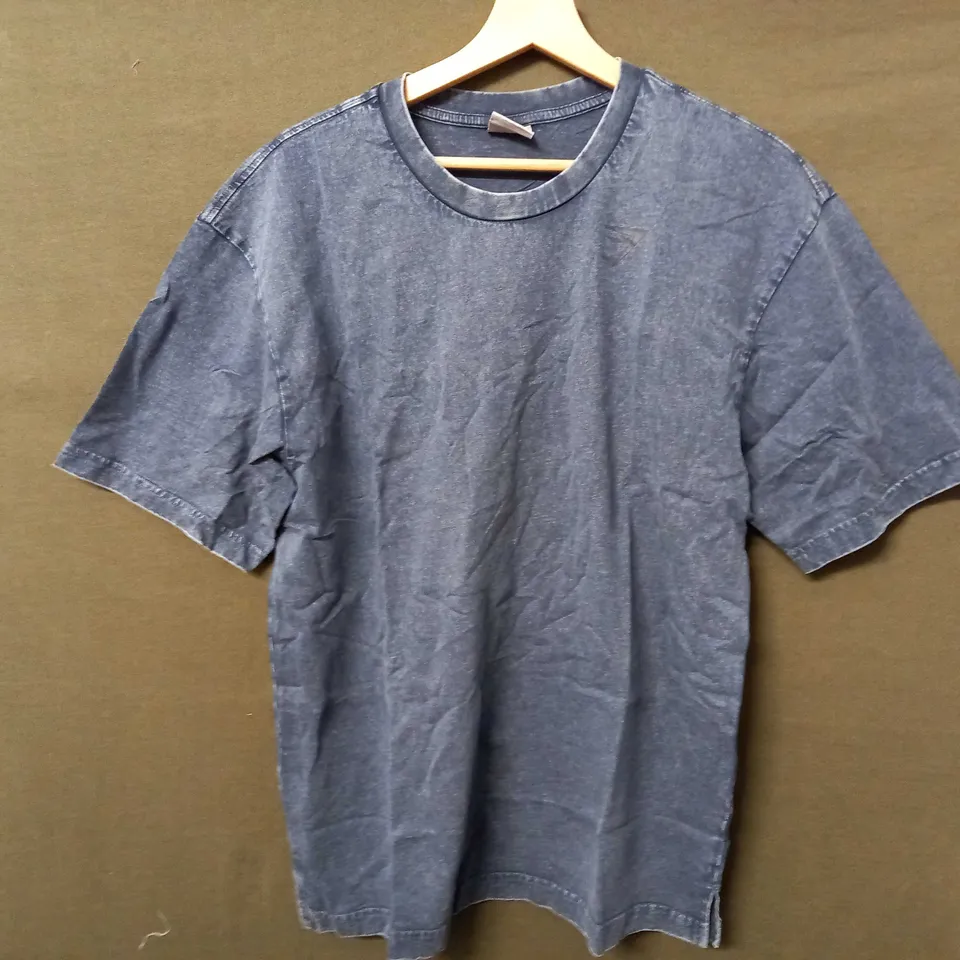 GYMSHARK WASHEDBACK PRINTED T-SHIRT IN BLUE - SMALL