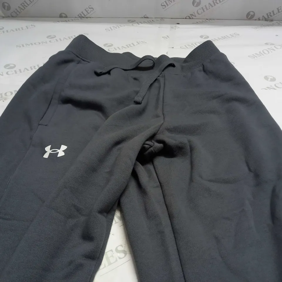 UNDER ARMOUR RIVAL COTTON JOGGERS IN CARBON GREY - MEDIUM