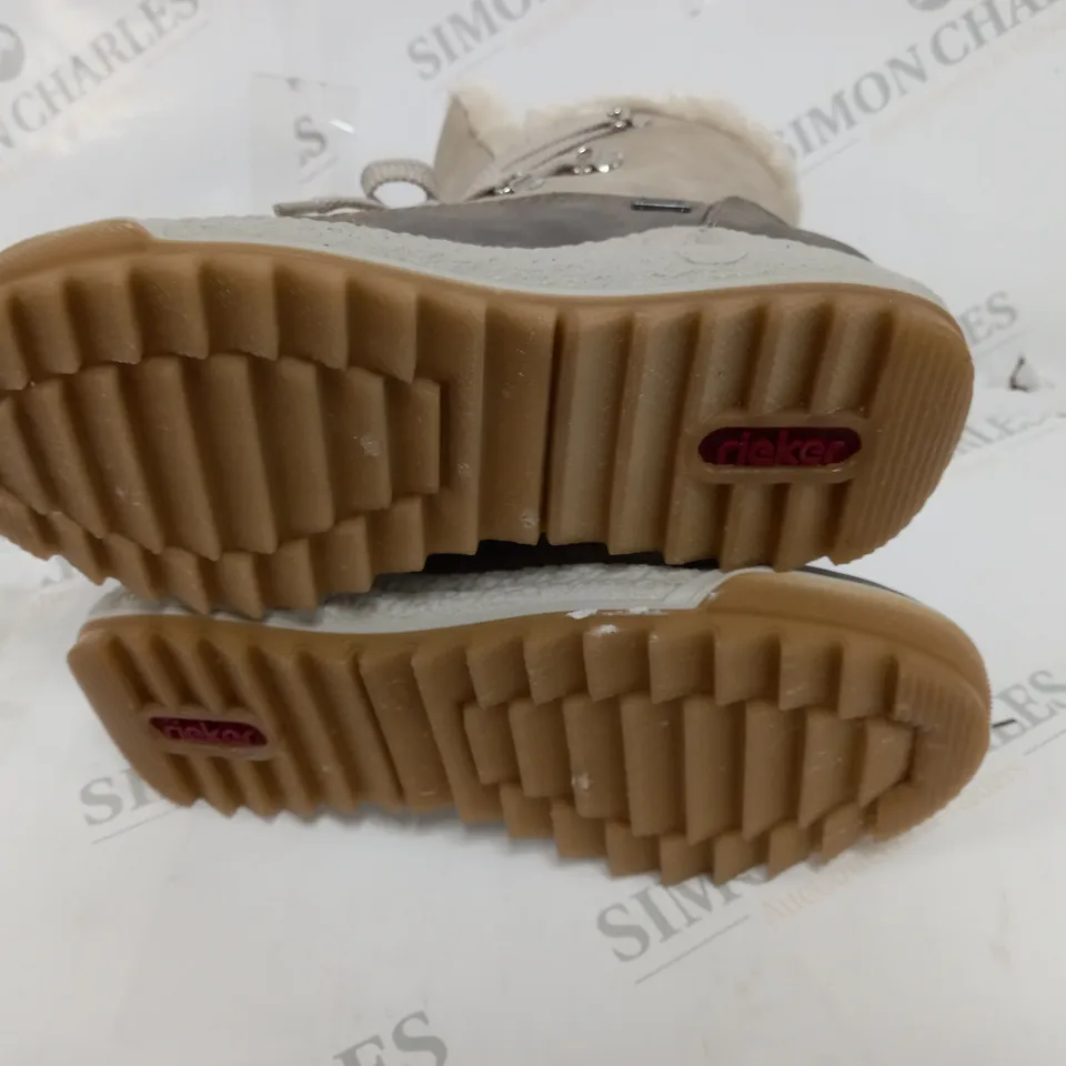 BOXED PAIR OF RIEKER ANTISTRESS WARM HIKING BOOTS SIZE 5 CREAM 