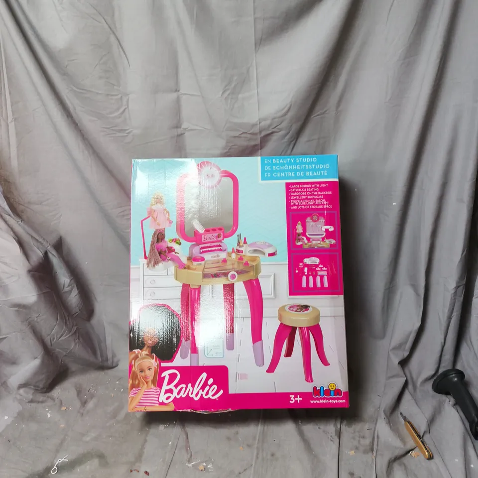 BARBIE VANITY PLAYSET – BOXED, 3+