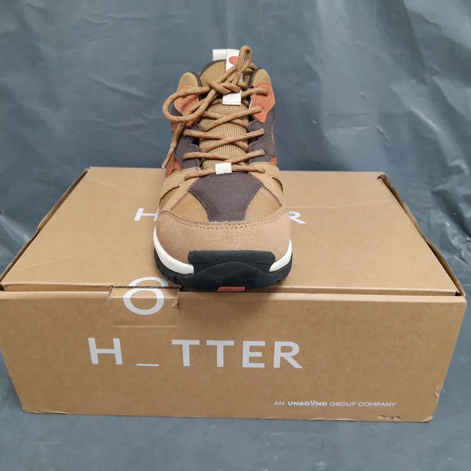 BOXED PAIR OF HOTTER SHOES IN CAMEL/MULTI SIZE UK 9