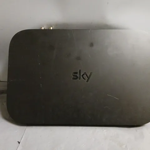 SKY Q BOX - ES130