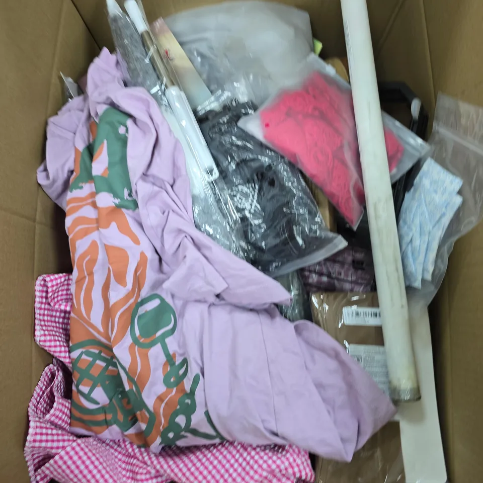 LARGE BOX OF APPROX 25 ASSORTED ITEMS
