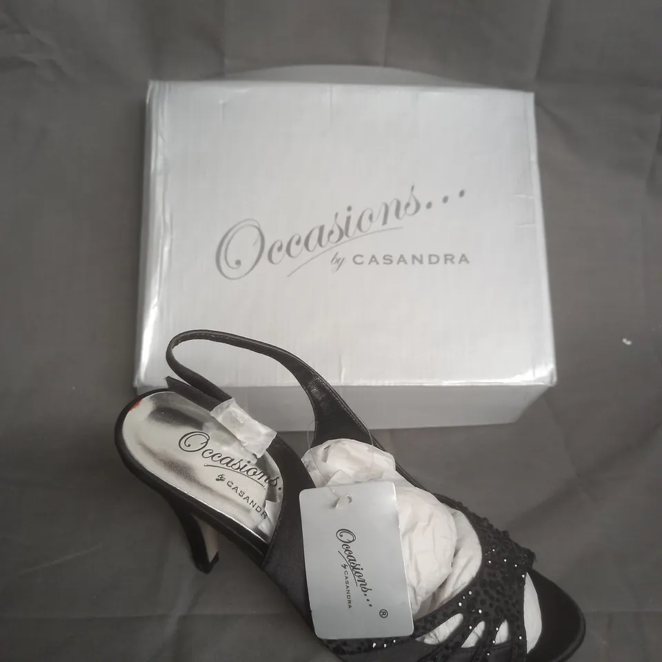BOXED PAIR OF OCCASSIONS BY CASANDRA BLACK TOE HOLE JEWELLED HEELS SIZE 4