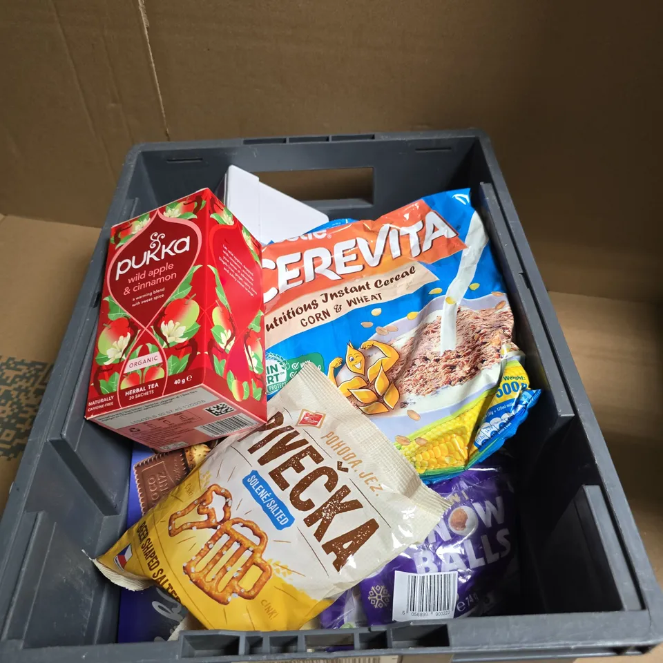 APPROXIMATELY 12 ASSORTED FOOD ITEMS INCLUDING PUKKA HERBAL TEA AND BEER SHAPED SALTED PRETZELS 