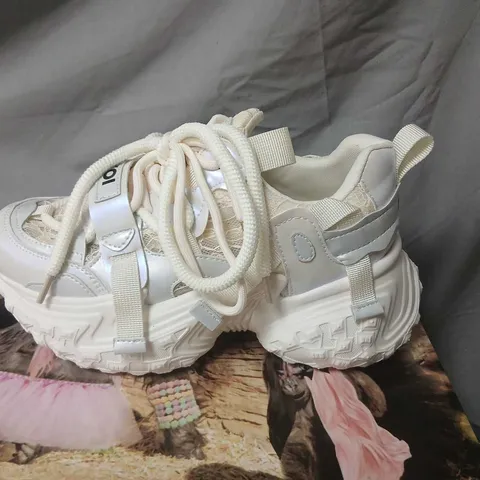 KOI FROZEN SHORES MEGA CHUNKY TRAINERS - VANILLA, UK7