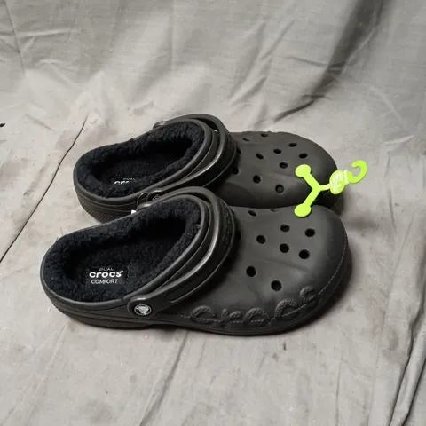 CROCS COMFORT UNISEX BLACK/GREY FLEECE-LINED CLOGS M8 W9 UNBOXED