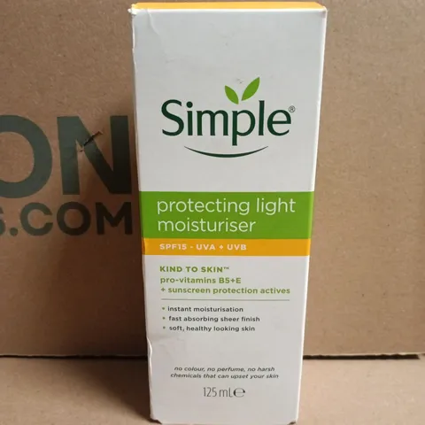 SIMPLE PROTECTING LIGHT MOISTURISER (125ML)
