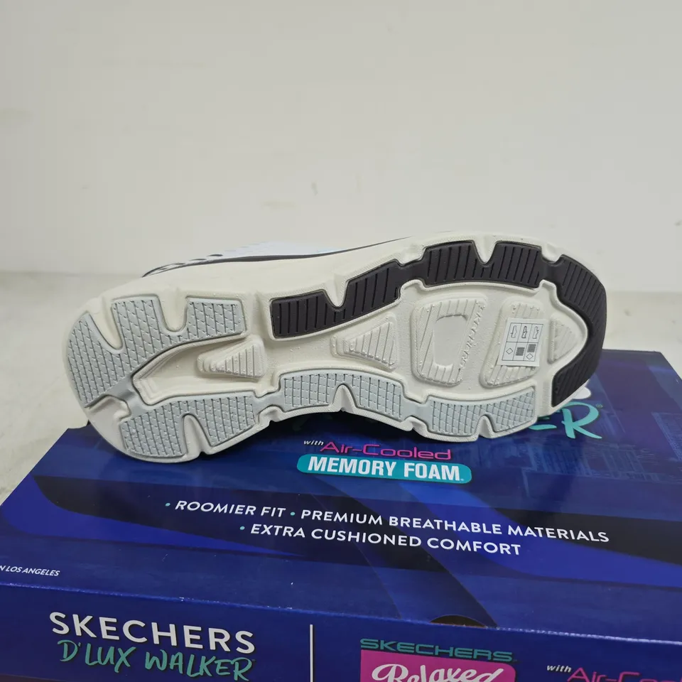 SKECHERS D'LUXE WALKER TRAINER SIZE 7 BOXED