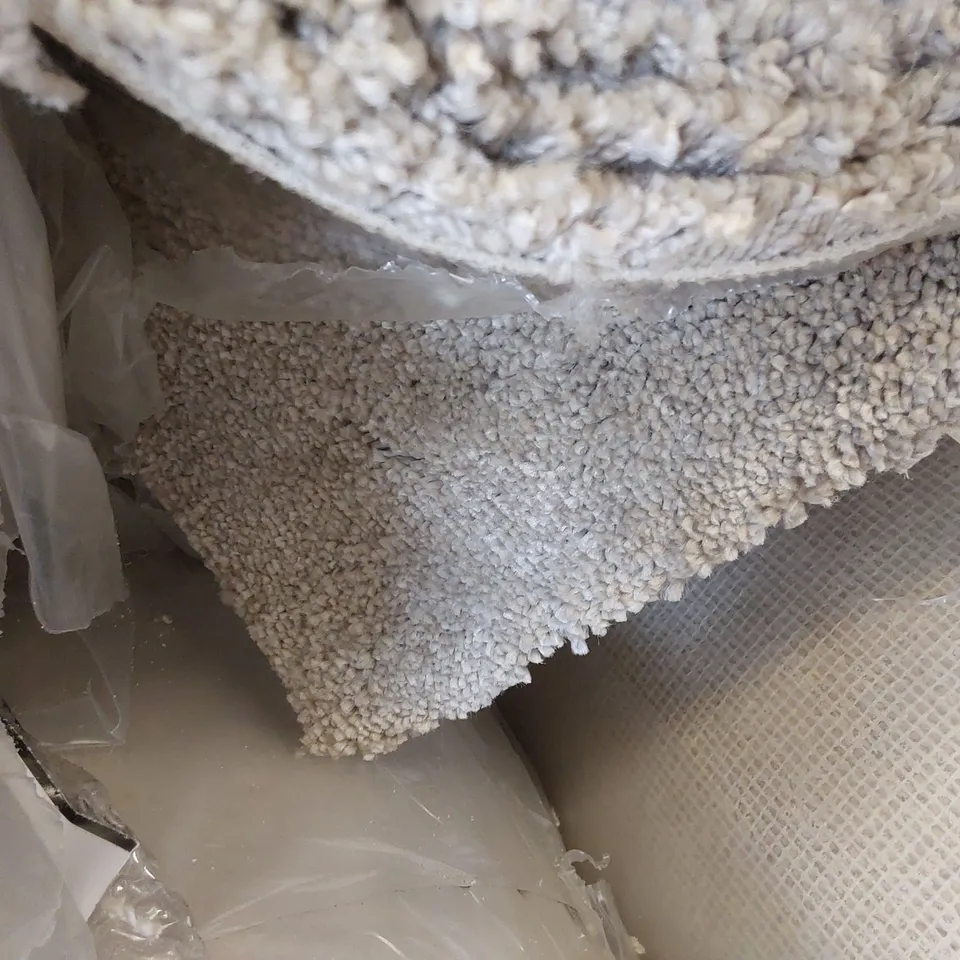 ROLL OF QUALITY EC HEARTLAND HEATHERS OYSTER CARPET // SIZE: APPROXIMATELY 5 X 4.9m
