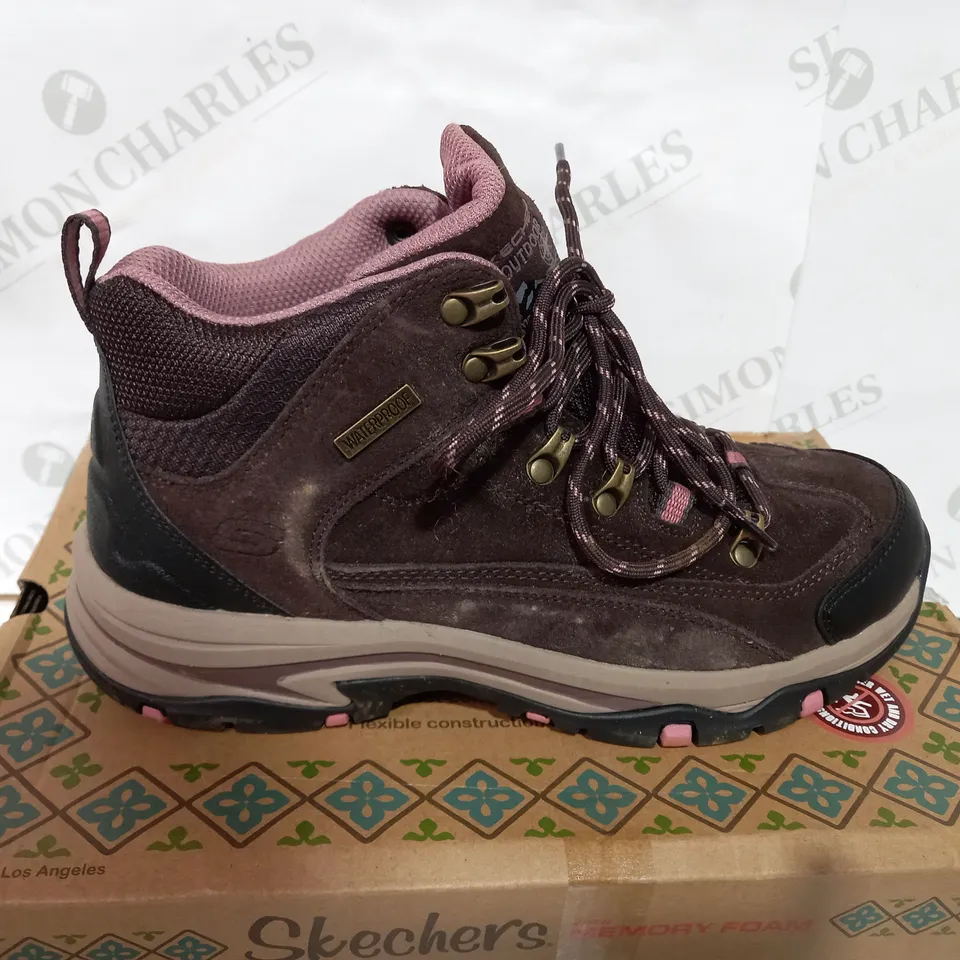 BOXED PAIR OF SKECHERS CHOCOLATE WATERPROOF BOOT - SIZE 6  - SIZE 