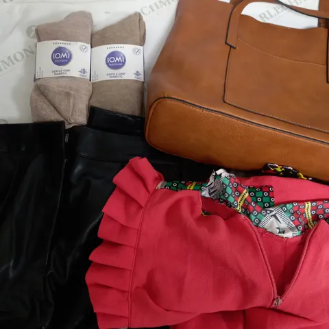 BOX OF APPROXIMATELY 25 ASSORTED CLOTHING ITEMS TO INCUDE - TROUSERS , BAG , SOCKS ETC