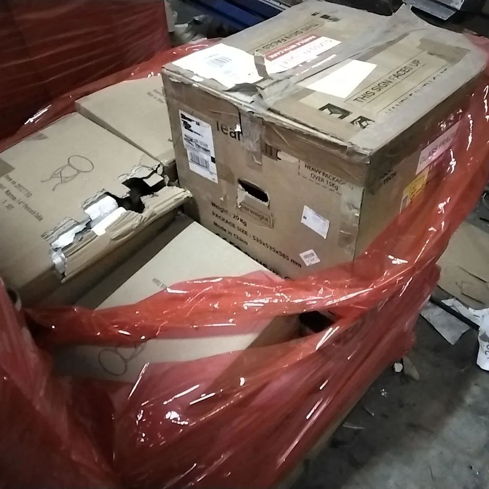PALLET CONTAINING ASSORTED PRODUCTS INCLUDING PEACOCK OUTDOOR SIDE TABLES & 3D PRINTER