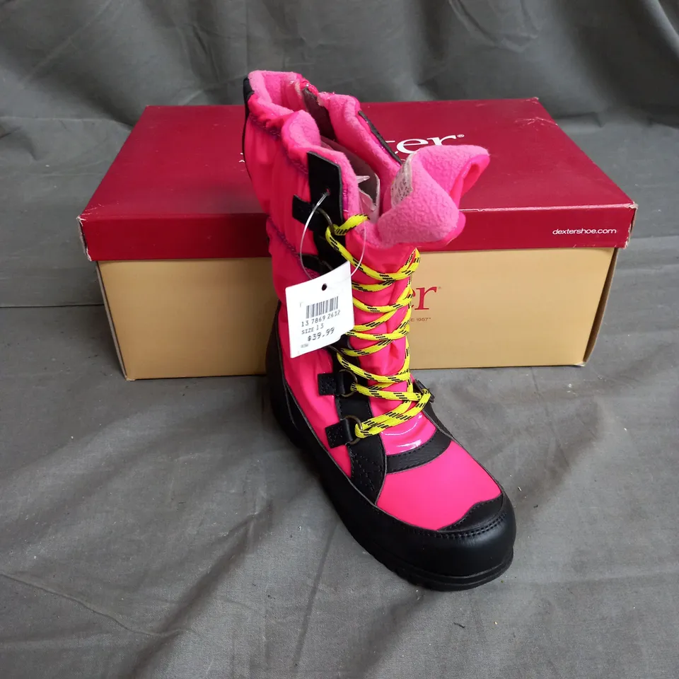 BOX OF 8 PAIRS OF GIRLS BOOTS IN BLACK/PINK/GREEN SIZE 13