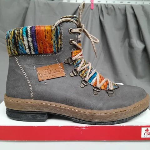 BOXED PAIR OF RIEKER FLEECE LINING BOOTS IN GREY - UK 6