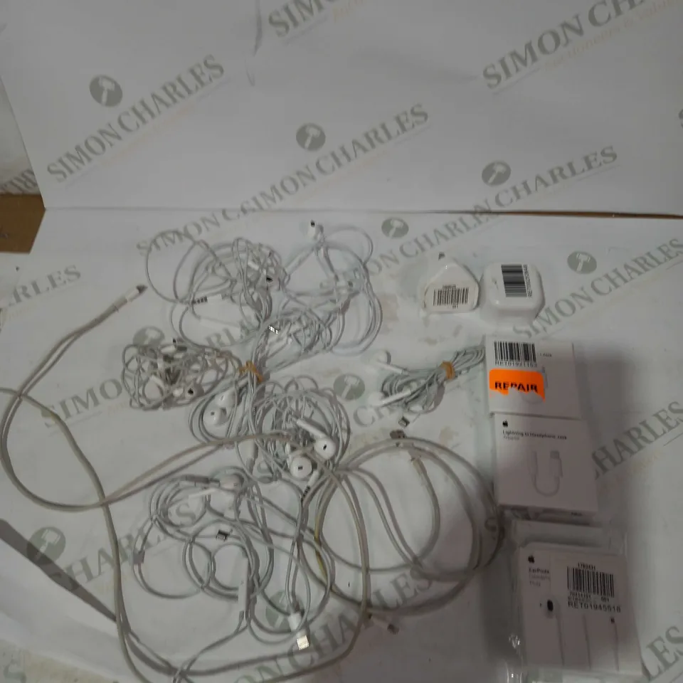 BOX OF APPROXIMATELY 15 ASSORTED IPHONE ACCESSORIES TO INCLUDE HEADPHONES, USB PLUGS, CHARGING CABLES ETC 