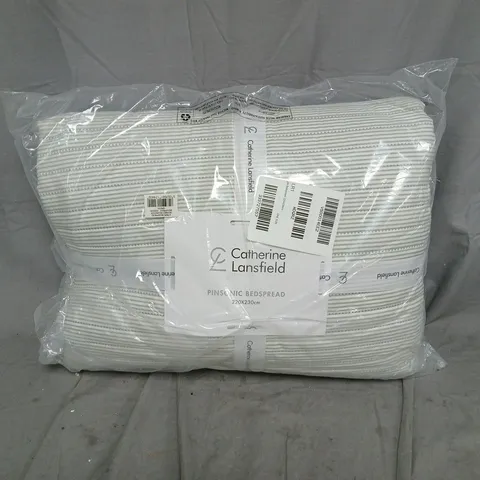 CATHERINE LANSFIELD STRIPE BEDSPREAD THROW IN GREEN/WHITE - 220X230CM