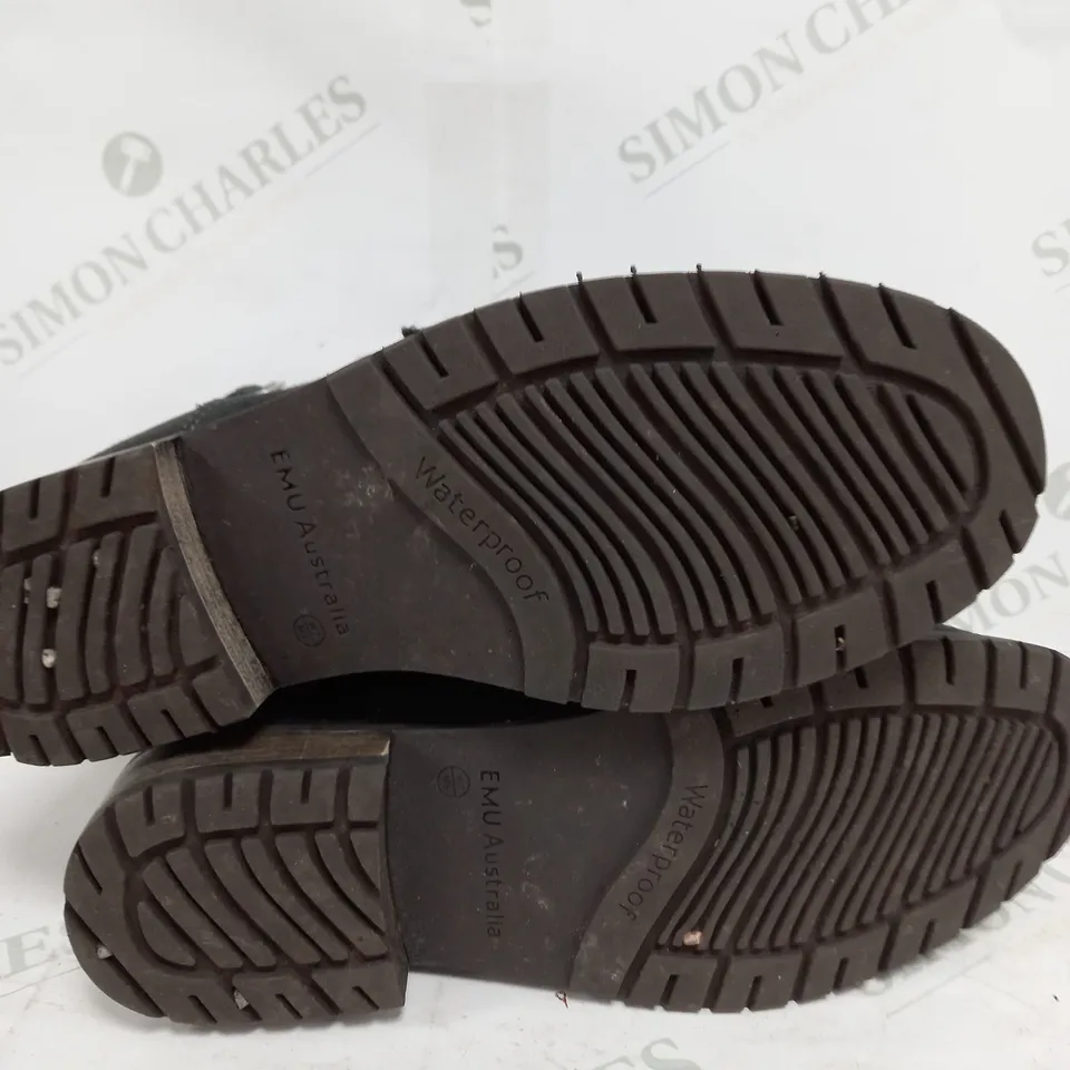 BOXED EMU AUSTRALIA GREY BOOTS - SIZE 5