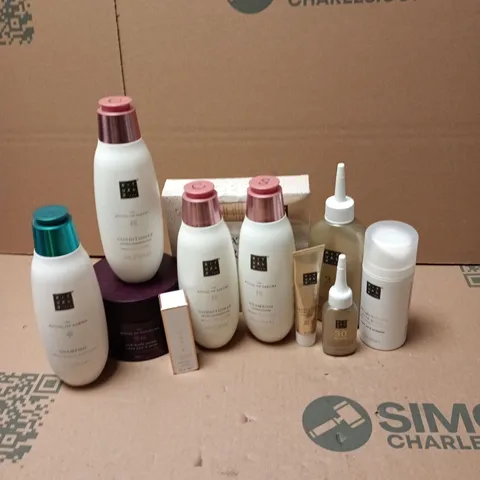 TOTE OF APPROXIMATELY 10 RITUALS BATH AND BODY PRODUCTS TO INCLUDE SHAMPOO, CONDITIONER AND NOURISHING LIP OIL