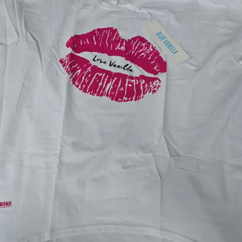 BLUE VANILLA LIPS HIGH LOW OVERSIZED T-SHIRT IN WHITE SIZE S/M