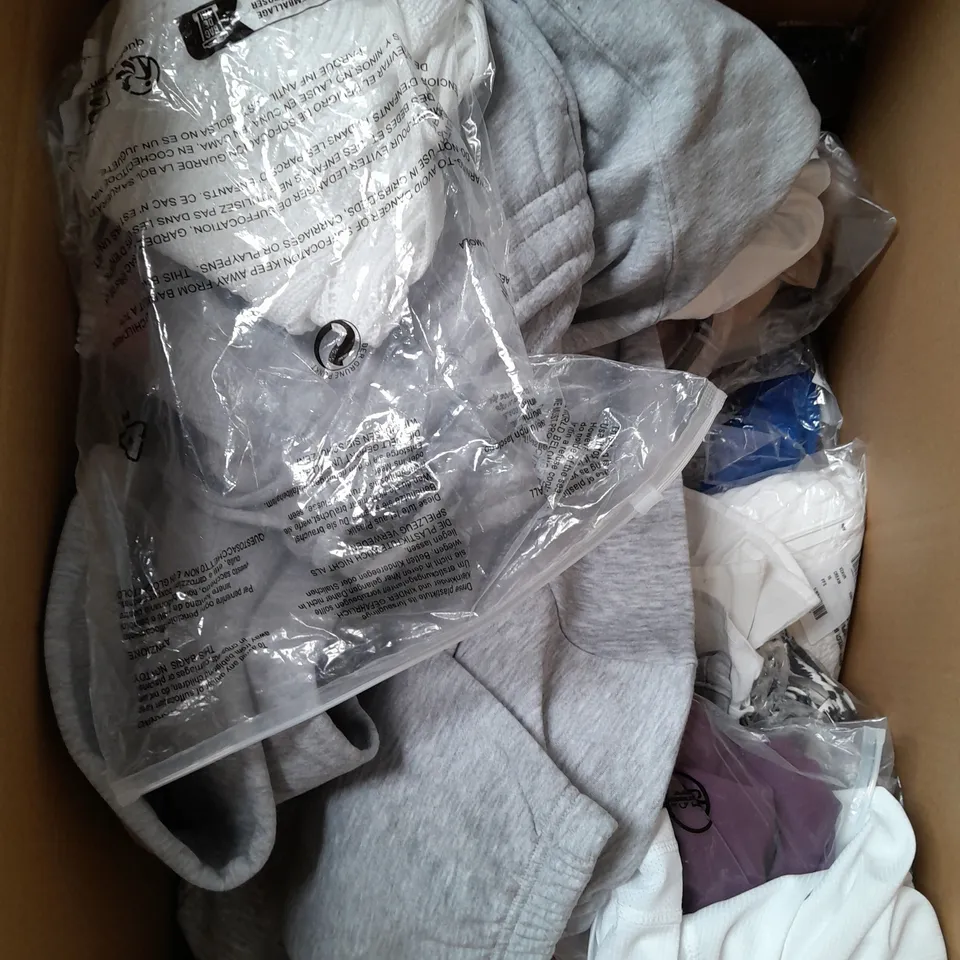 BOX OF APPROXIMATELY 25 ASSORTED CLOTHING ITEMS TO INCLUDE - DRESS, SHORTS, SWIMWEAR ETC