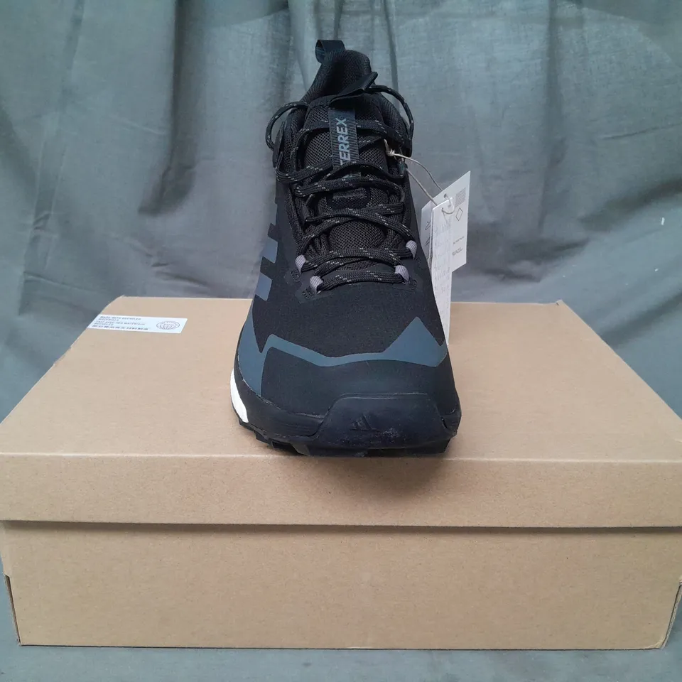 BOXED PAIR OF ADIDAS TERREX FREE HIKER 2 ANKLE BOOTS IN BLACK UK SIZE 10.5