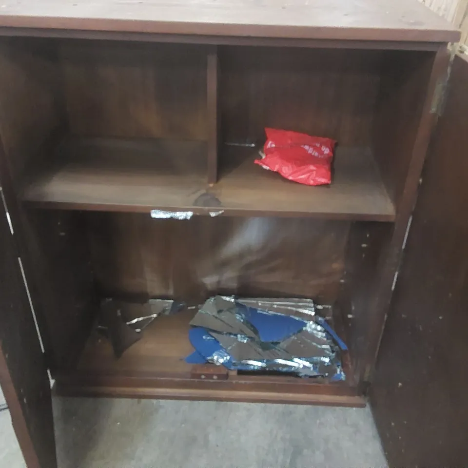 DESIGNER WOODEN 2 DOOR SIDEBOARD - DAMAGED 