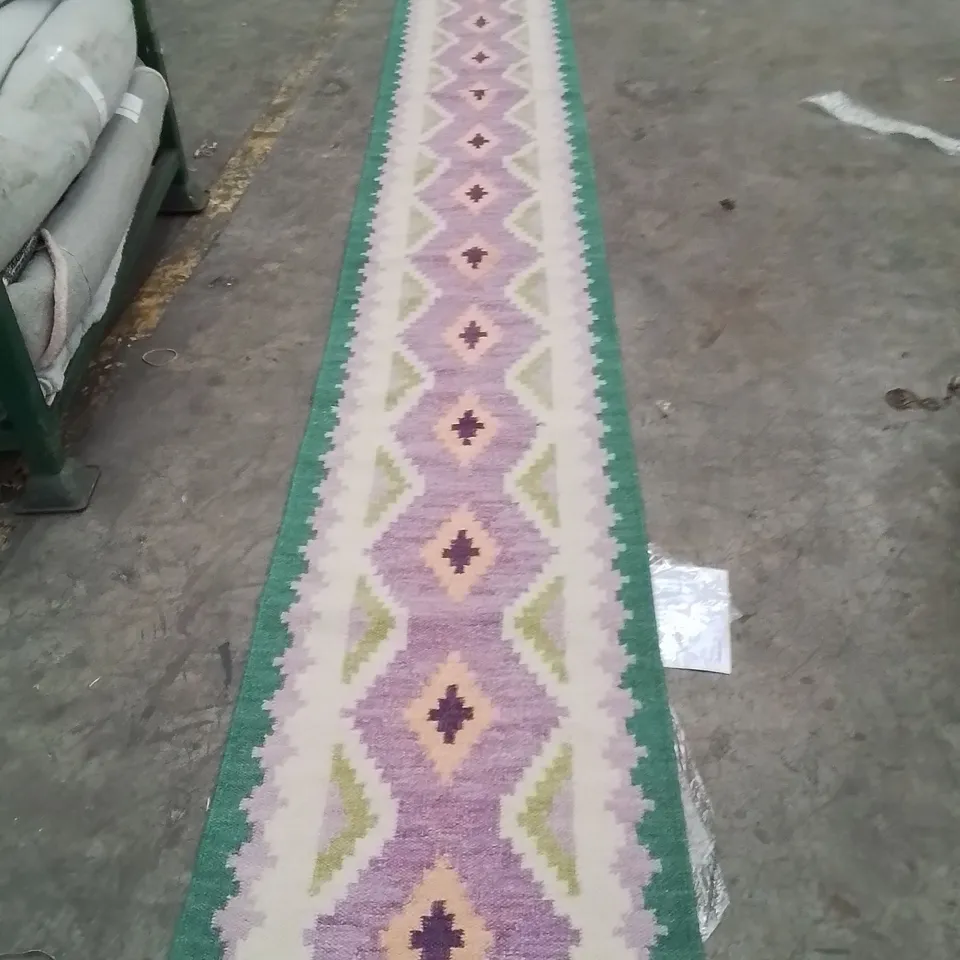 QUALITY DESIGNER AREA RUG - APPROXIMATELY 600X70CM