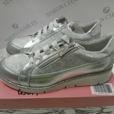 BOXED GENE SILVER LEATHER WEDGE TRAINERS WITH LACE AND ZIP - SIZE 7