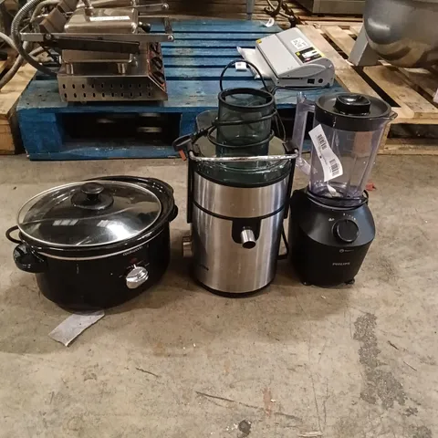 PHILIPS 3000 SERIES BLENDER, BAGOTTE 800W CENTRIFUGAL JUICER AND COOKWORKS SLOW COOKER (3 ITEMS)