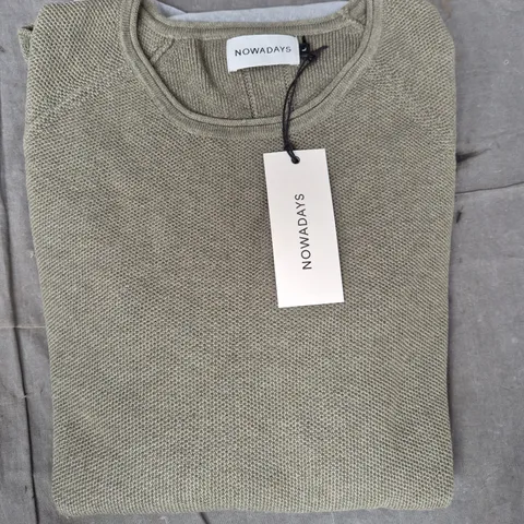 NOWADAYS LONG SLEEVE TOP IN GREEN SIZE LARGE