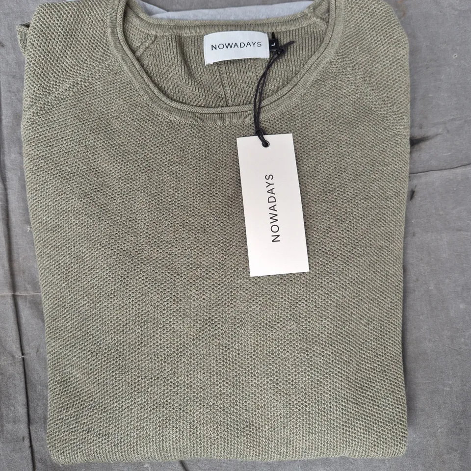 NOWADAYS LONG SLEEVE TOP IN GREEN SIZE LARGE