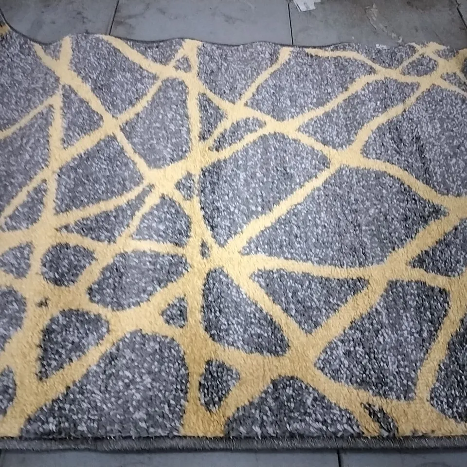 BRAND NEW ADAMSVILLE GREY RECTANGULAR RUG - SIZE 60CM X 100CM