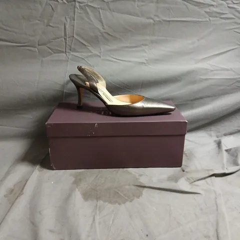 MANOLO BLAHNIK SLINGBACK HEELS – METALLIC LEATHER