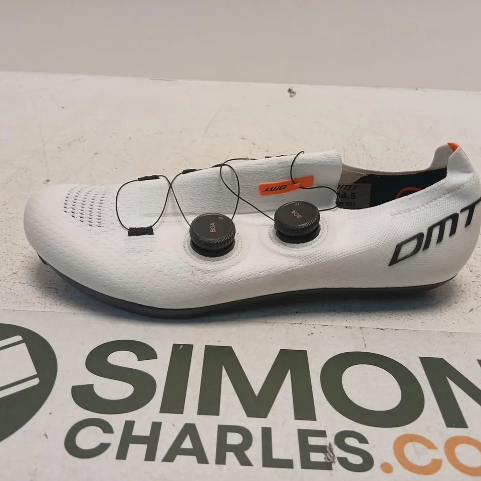 DMT CYCLING SHOES WITH BOA DIAL – WHITE, UK 9.5 (EU 44.5) – FULL CARBON SOLE