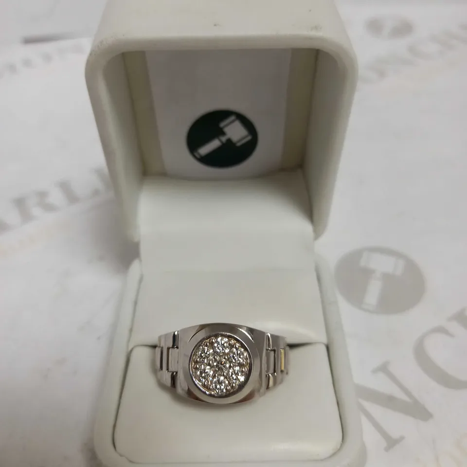 DESIGNER 18CT WHITE GOLD 'ROLEX' STYLE DIAMOND SET GENT'S RING +-0.80CT