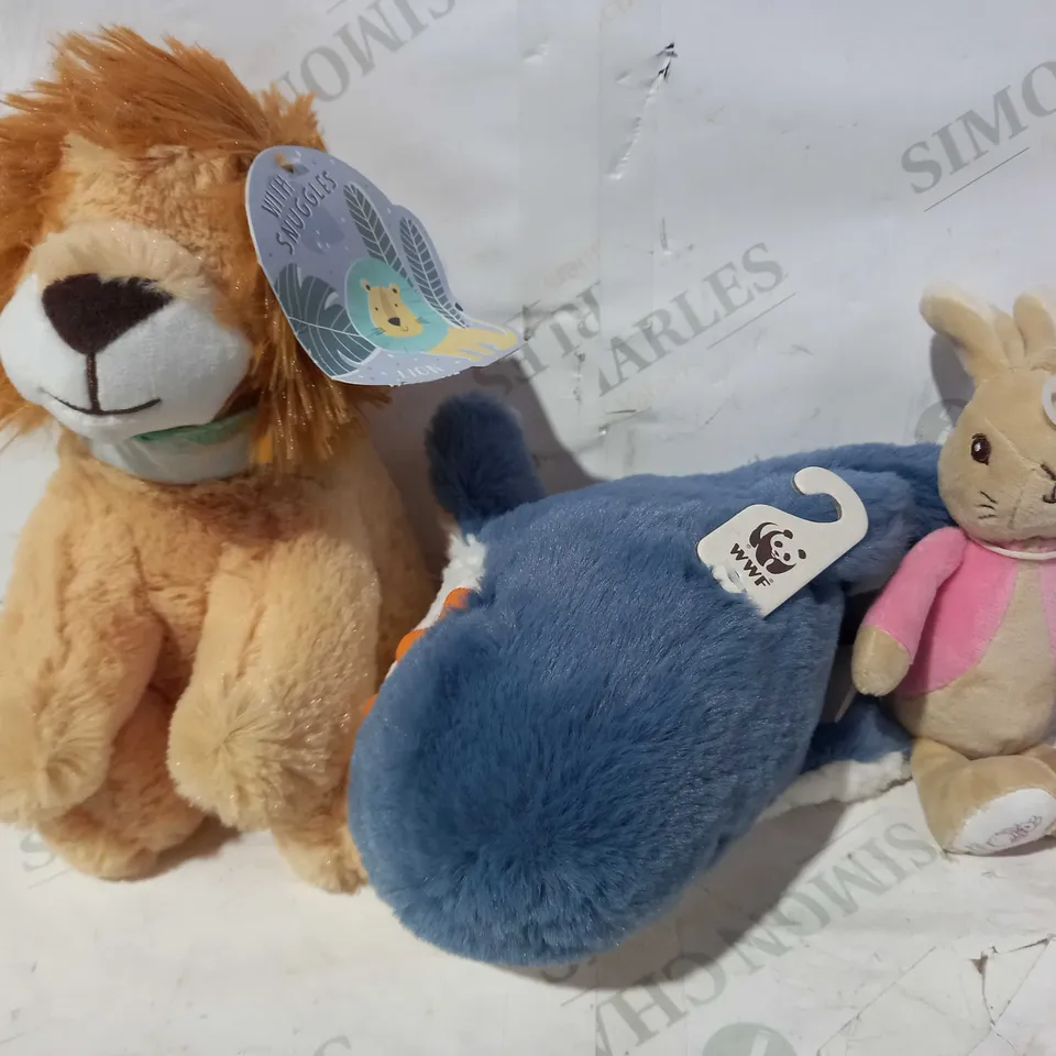 BOX OF APPROXIMATELY 8 ASSORTED TOYS AND GAMES TO INCLUDE WITH SNUGGLES LION PLUSH, CUB CLUB STEVIE THE SHARK PLUSH, PETER RABBIT BUNNY PLUSH, ETC