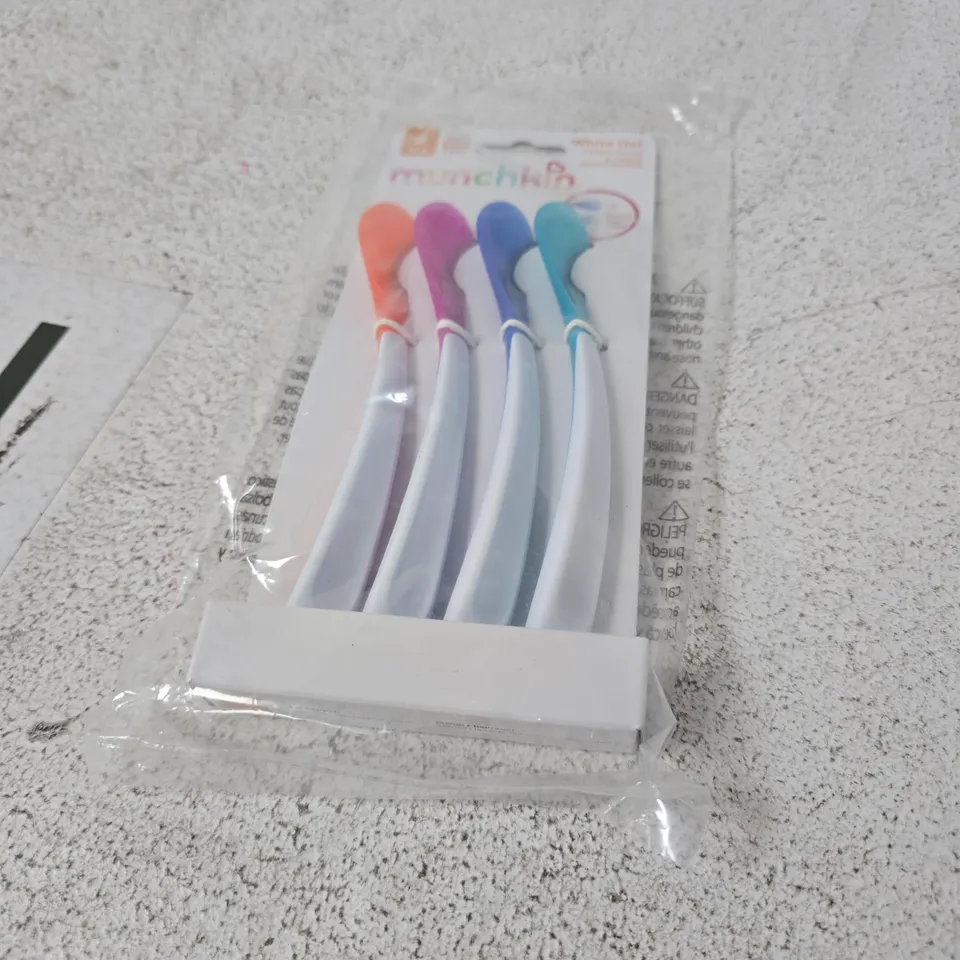 BOX OF APPROXIMATELY 20 ASSORTED HOUSEHOLD ITEMS INCLUDING MUNCHKIN SAFETY SPOONS , INSTA PEEL AND RECYCLE CARRY BAGS