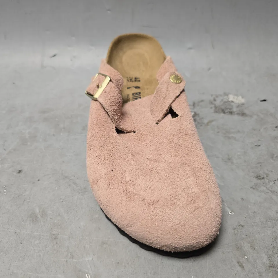 BIRKENSTOCK LIGHT PINK CLOGS - SIZE 40 
