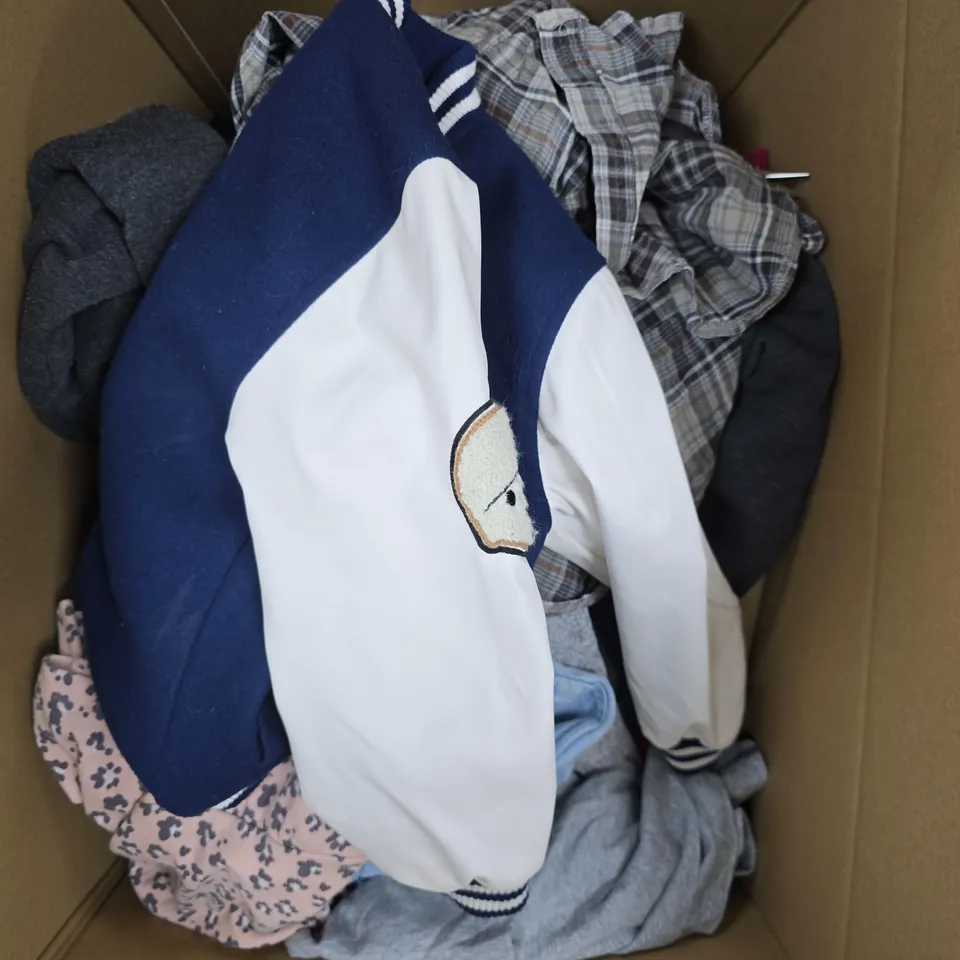APPROXIMATELY 15 ASSORTED HOUSEHOLD PRODUCTS TO INCLUDE CLOTHING, VACUUM CLEANER HEAD, BOOKS ETC