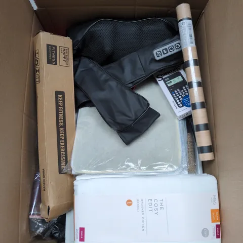 BOX OF APPROXIMATELY 15 ASSORTED HOUSEHOLD ITEMS TO INCLUDE WALLPAPER  , BEDDING , ETC 