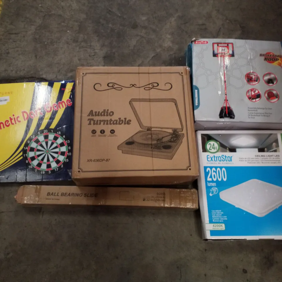 PALLET CONTAINING ASSORTED PRODUCTS INCLUDING MAGNETIC DART GAME, AUDIO TURNTABLE, BALL BEARING SLIDE, CEILING LIGHT LED, BASKETBALL HOOP 