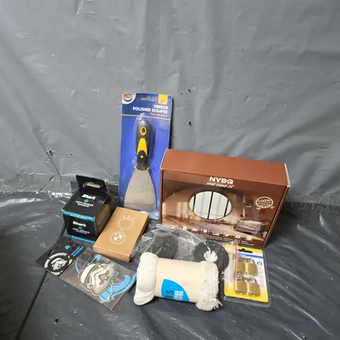 APPROXIMATELY 16 ASSORTED HOUSEHOLD ITEMS TO INCLUDE WOOD REPAIR KIT, MIRROR POLISHED SCRAPER, BMW KEYRING, ETC