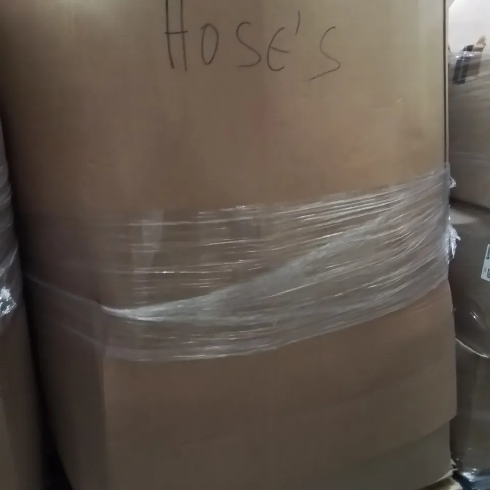 PALLET CONTAINING A LARGE QUANTITY OF HOSES