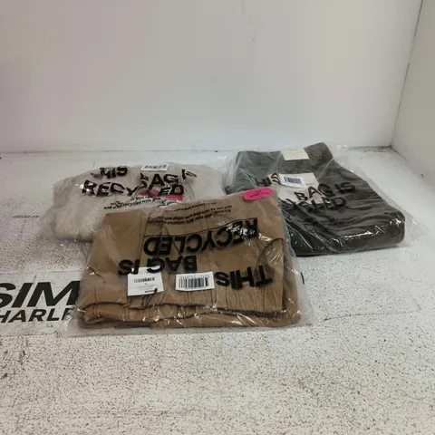 BOX OF APPROXIMATELY 10 ASSORTED CLOTHING ITEMS TO INCLUDE PATRICK PANEL PANT, BAGGY WORKER SHORT ETC