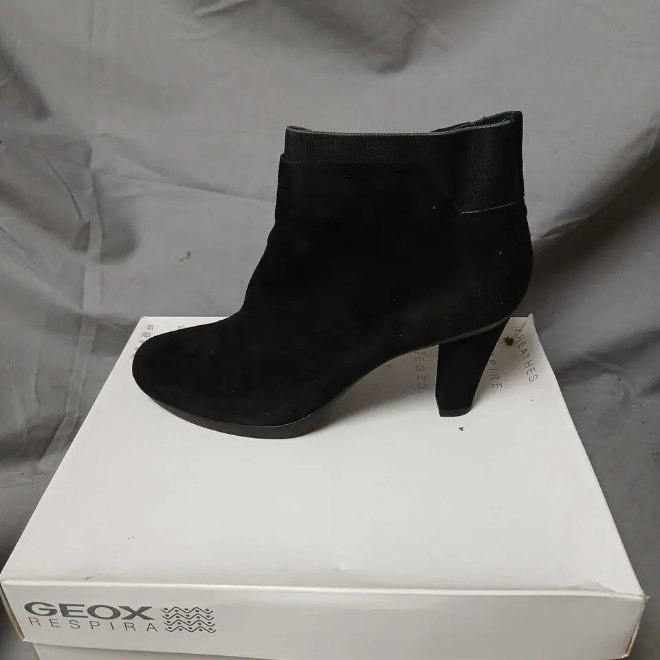 GEOX RESPIRA BLACK SUEDE ANKLE BOOTS – UK 7.5 (EU 41)