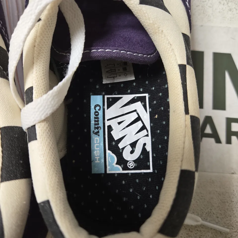 UK 6 VANS COMFYCUSH CHECKERBOARD SNEAKERS – PURPLE