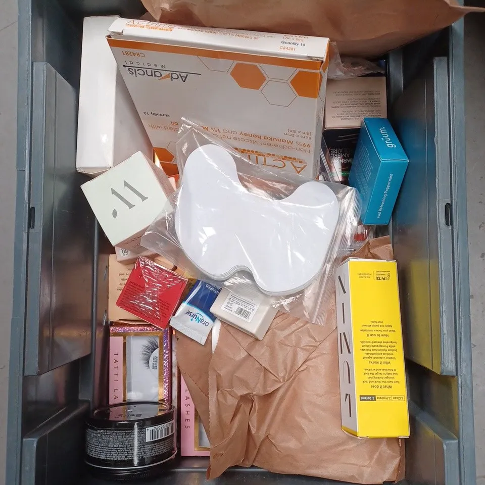APPROXIMATELY 20 ASSORTED COSMETIC PRODUCTS TO INCLUDE ORANURSE TOOTHPASTE, SIMPLE CLEANSING WIPES, AND TATTI LASHES