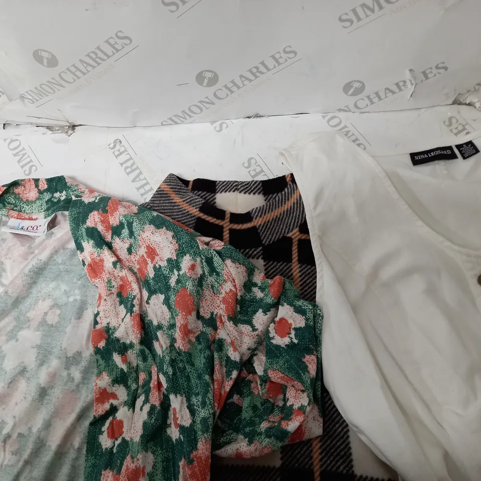 BOX OF APPROXIMATELY 20 ASSORTED ITEMS OF CLOTHING TO INCLUDE D&CO., CUDDL DUDS, NINA LEONARD, ETC
